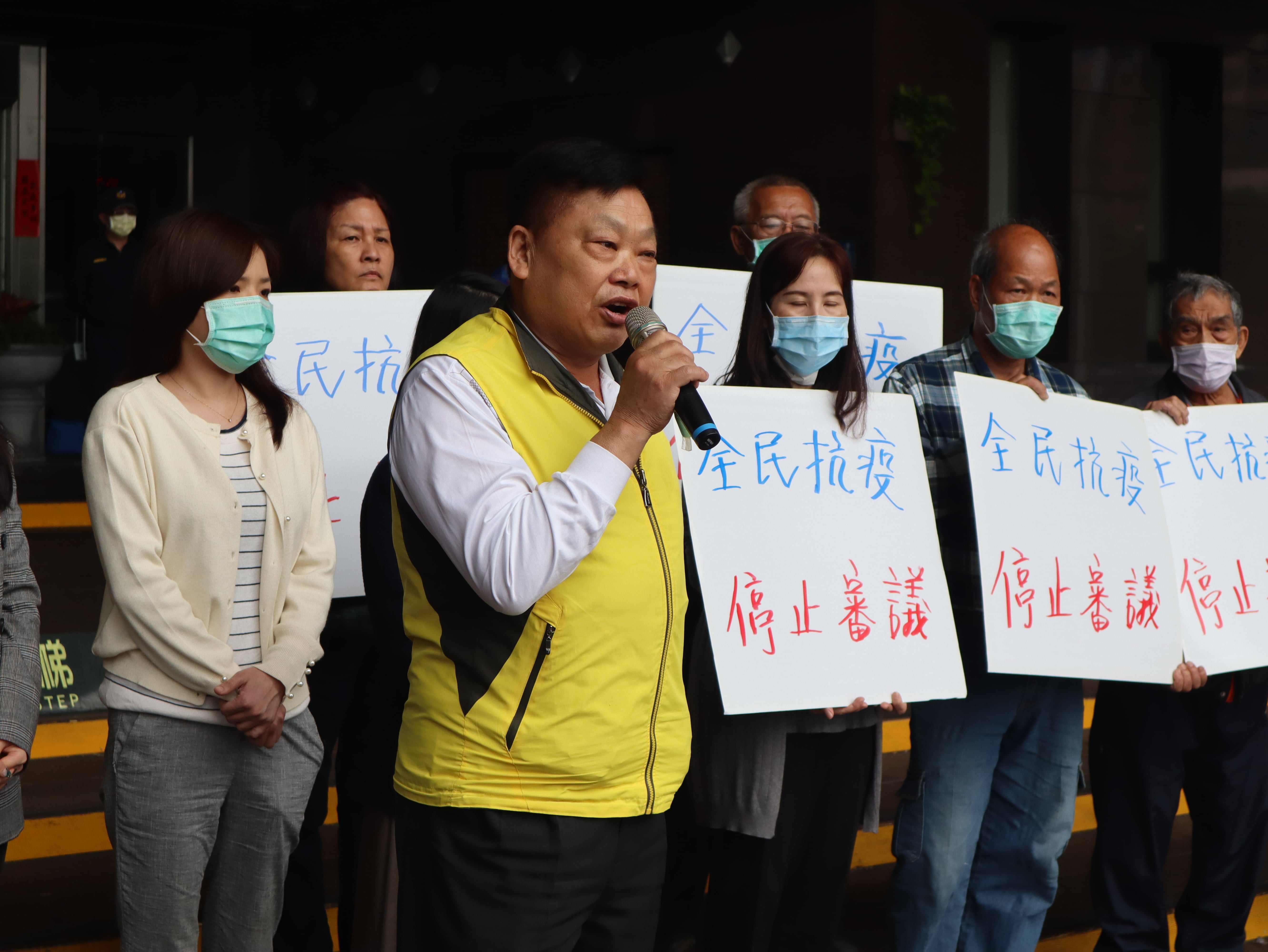 社子島福安里里長謝文加呼籲週四會議暫停，不要趕在一時