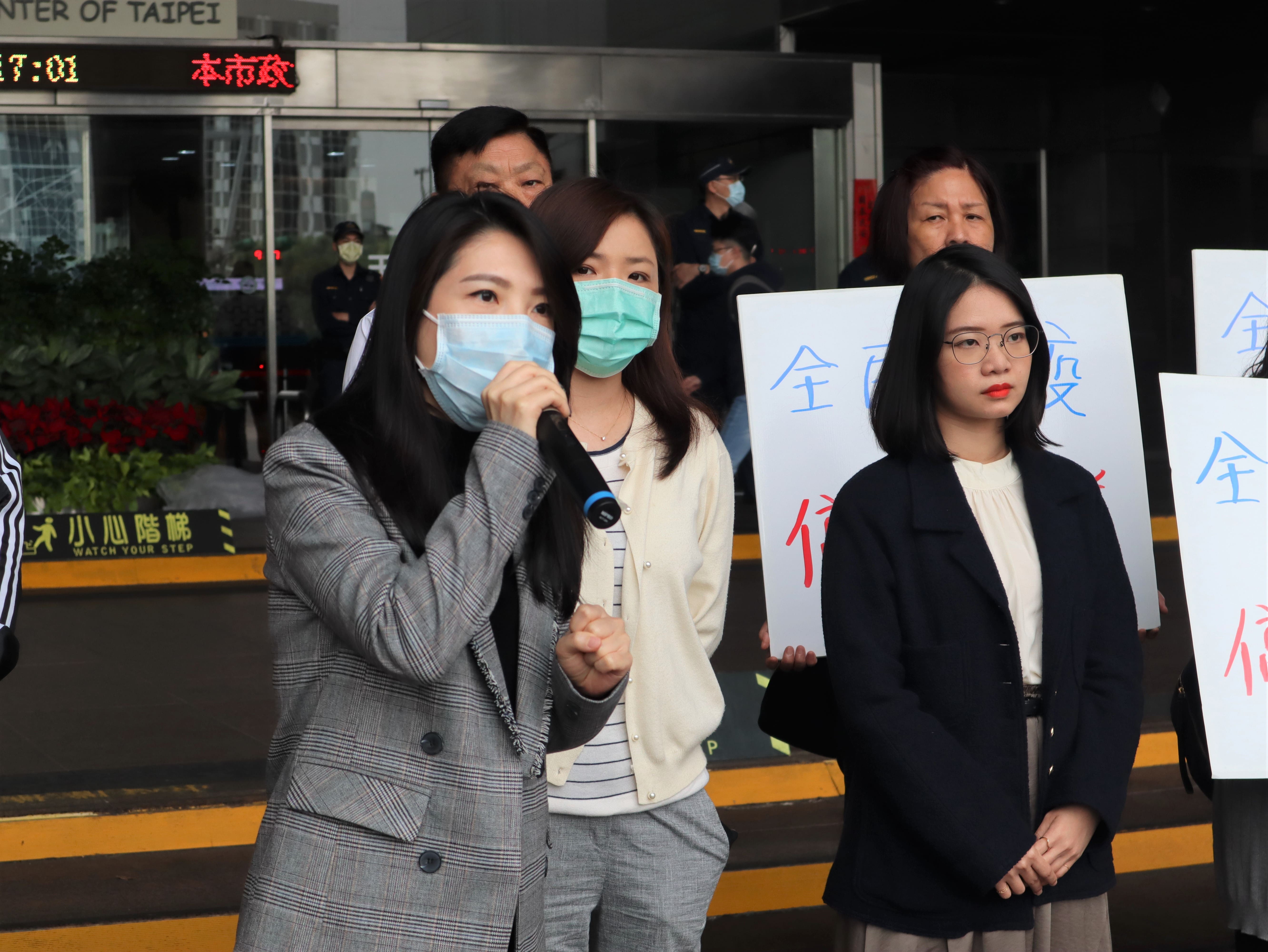 鐘佩玲議員也表示，從過去到現在，看到的是社子島民的對立無法解決。問題出在社子島的計畫從以前到現在都溝通不良