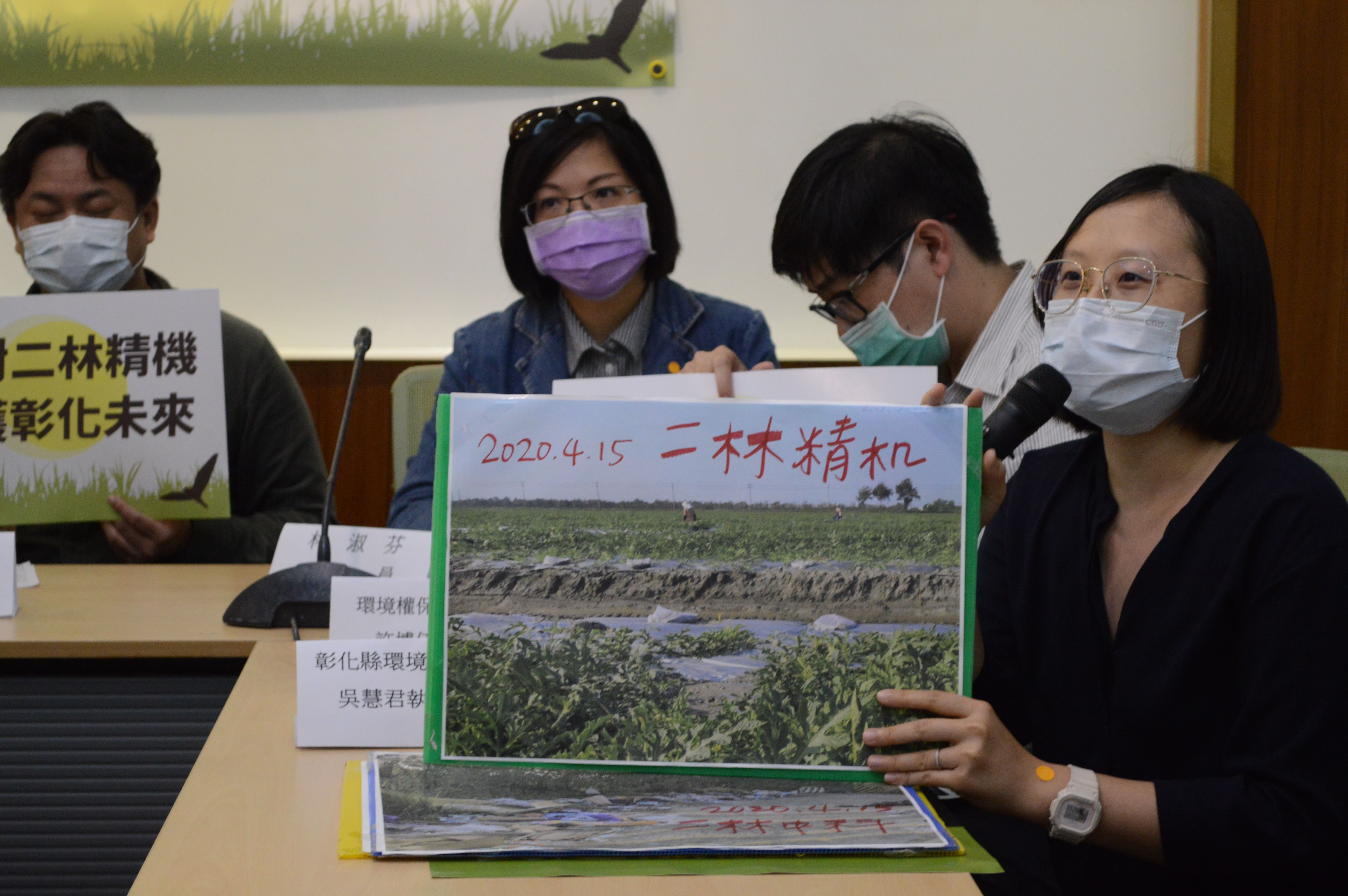 吳慧君進一步指出園區內竹寮社區的居民居然不清楚二林精機開發案，有居民表示沒有填過任何問卷也沒有參加過說明會（圖片來源：王章逸提供）