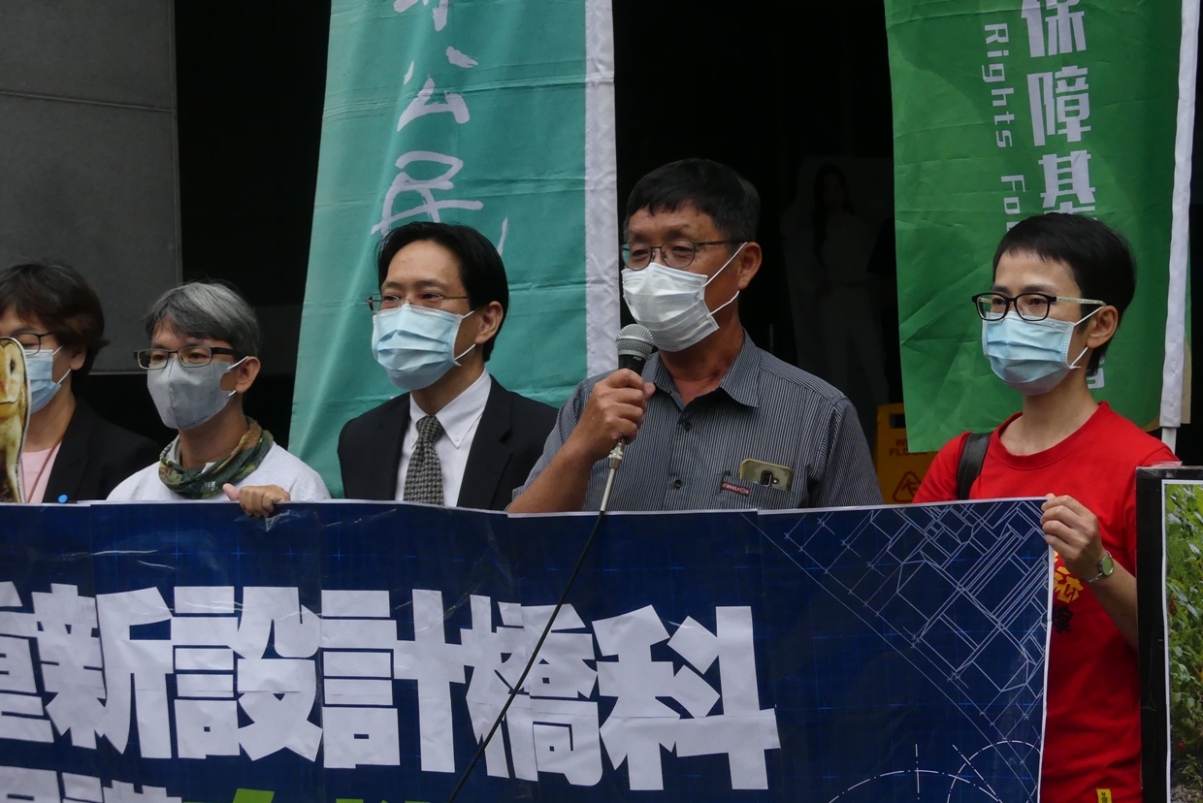 滾水生態循環農業促進會發起人楊登旭(中崎農產運銷合作社代理理事主席)說，請政府信守促進有機農業承諾，保留中崎有機農業專區。