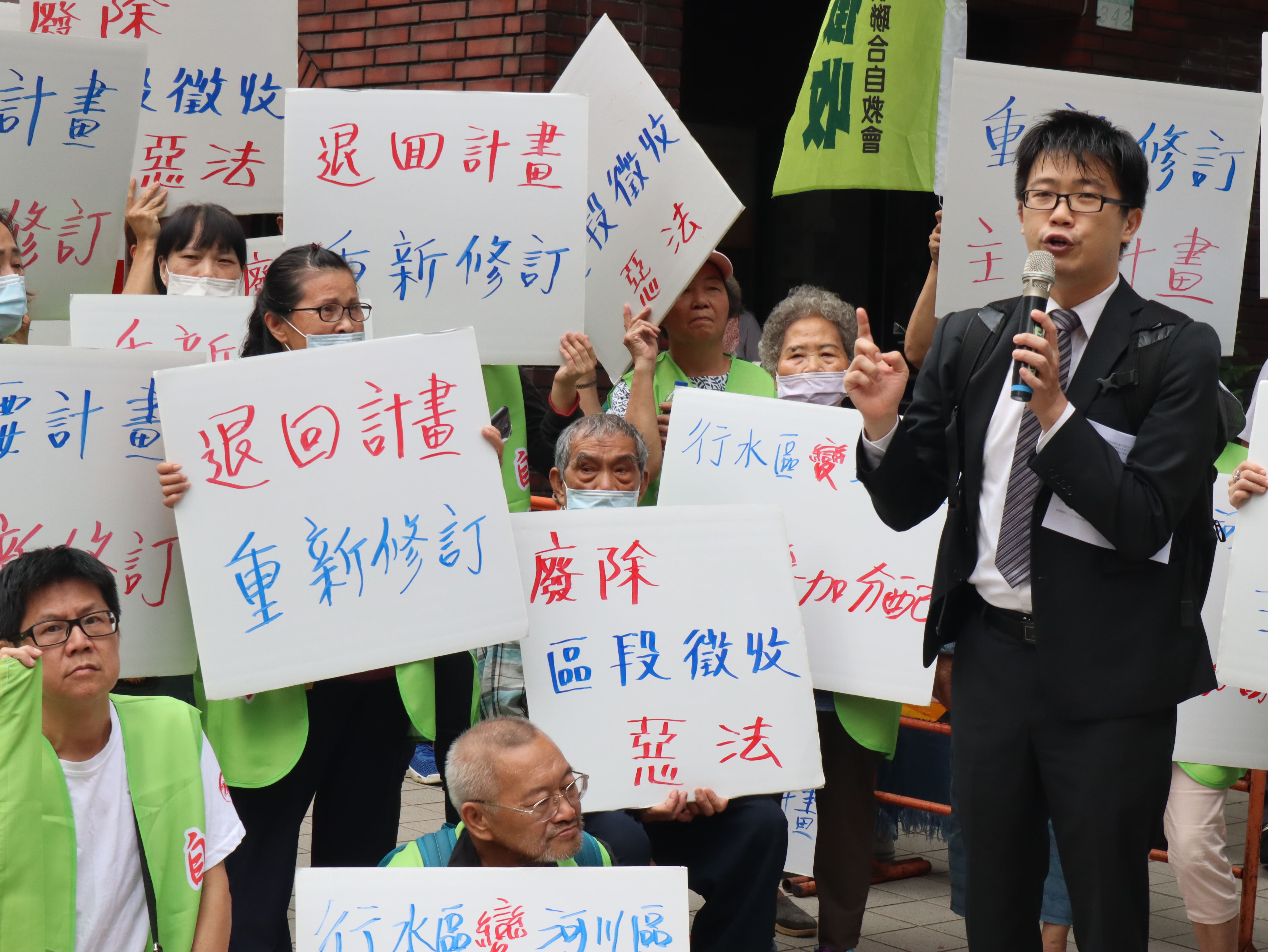 台灣蠻野心足生態協會郭鴻儀律師表示，內政部都市計畫委員會第925次會議，通過了「臺北市士林社子島地區都市計畫主要計畫」並附帶三項條件，臺北市都沒有達成