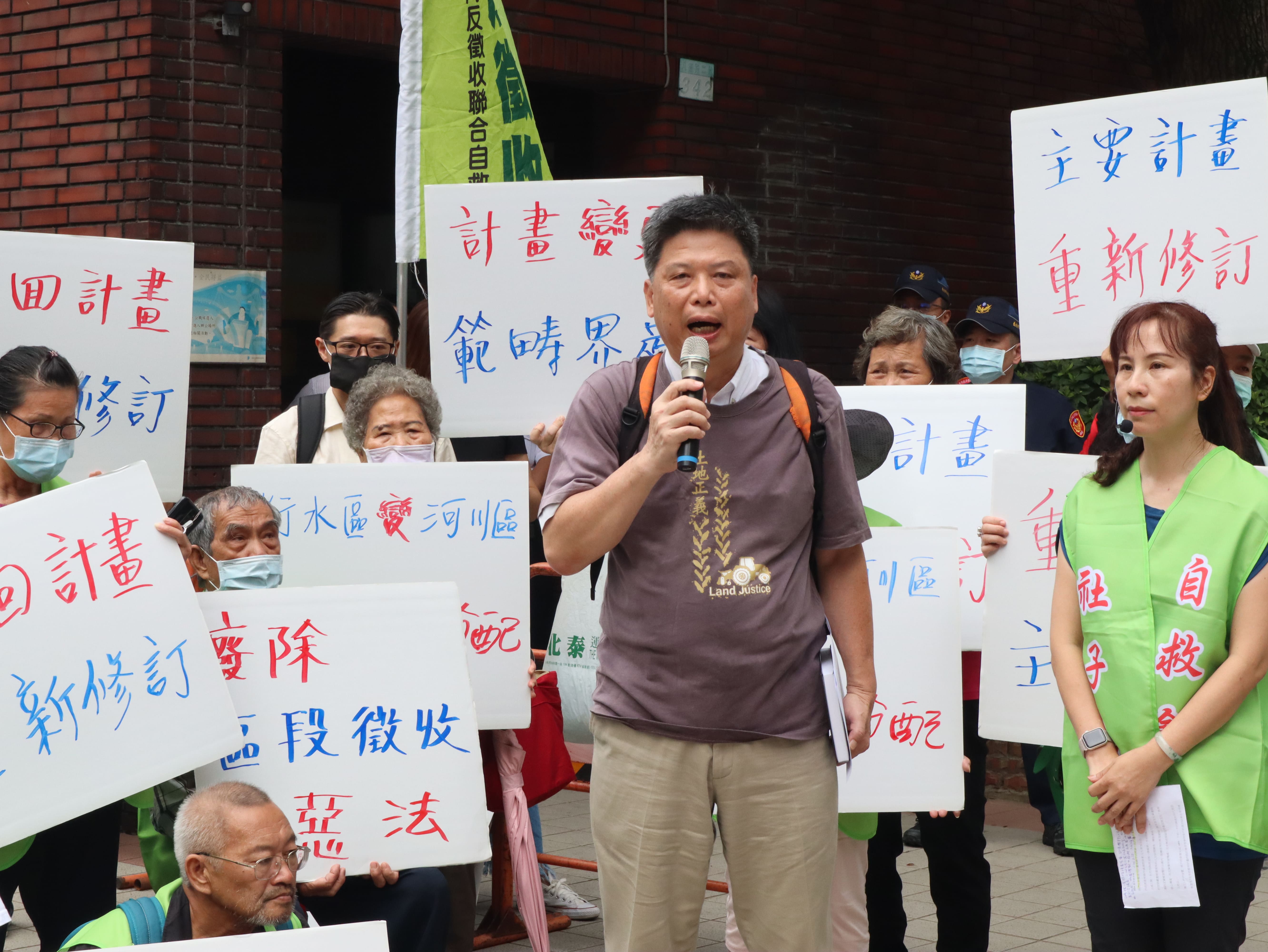 政治大學地政學系徐世榮教授嚴正指出，政府要採取區段徵收手段來進行土地開發，這是非常強烈的作法